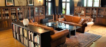 Architect's Brownstone Mansion 6B6B, Porch, Garden