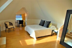 6 quartos, ferros/tábuas de passar roupa, Wi-Fi, roupa de cama