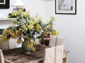 Dining - Lotte's Hjem | A 150 year old cottage in the heart of Pambula (Pambula)