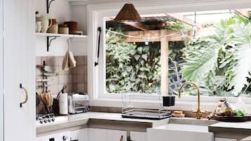 Cookware/dishes/utensils