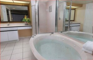 Shower, jetted bath, hair dryer, towels