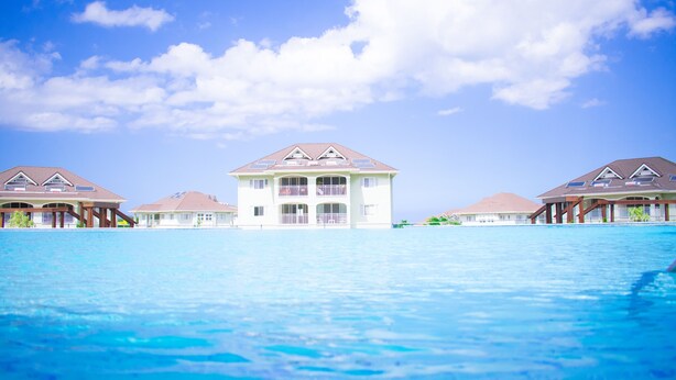 Kolam renang outdoor
