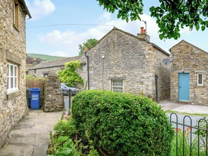 Exterior - Character cottage and annexe combine for super-flexible accommodation. (Kettlewell)
