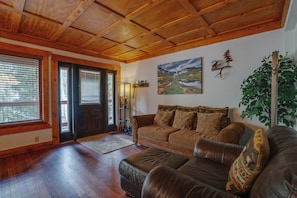 Smart TV, fireplace - Large, Comfortable Condo Makes Perfect Basecamp (Taos Ski Valley)