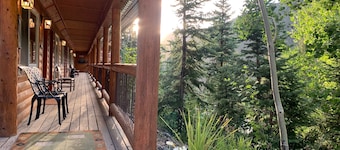 Large, Comfortable Condo Makes Perfect Basecamp