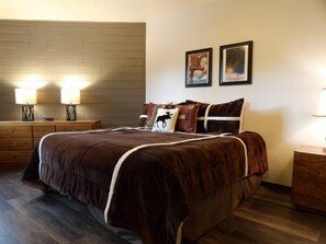 2 室のベッドルーム、ノートパソコン用作業スペース、WiFi (無料)、ベッドシーツ