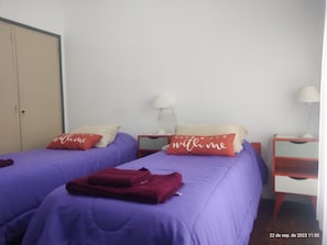 1 bedroom, iron/ironing board, WiFi, bed sheets - Room in homestay (Villa Real)