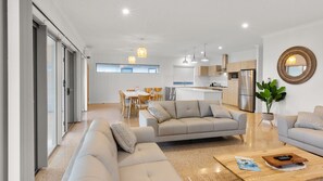 Living area - 4 Corella Court - Pool and Jetty 12m max (EXMOUTH)