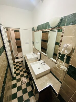 Quadruple Room | Select Comfort beds, individually decorated, desk, soundproofing
