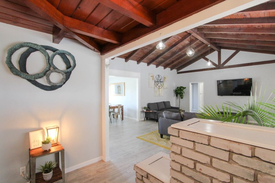 电视、壁炉、电子游戏、桌上足球