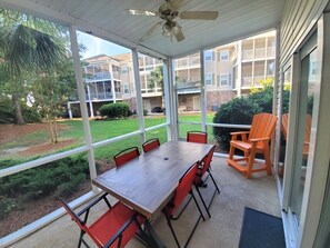Outdoor dining - Quick Walk to the Beach!! (North Myrtle Beach)