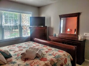3 bedrooms, iron/ironing board, free WiFi, bed sheets - Quick Walk to the Beach!! (North Myrtle Beach)