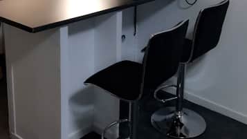 Micro-ondes, cafetière/bouilloire