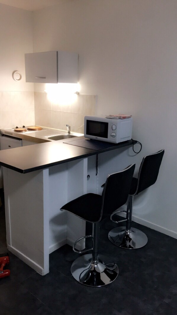 Micro-ondes, cafetière/bouilloire