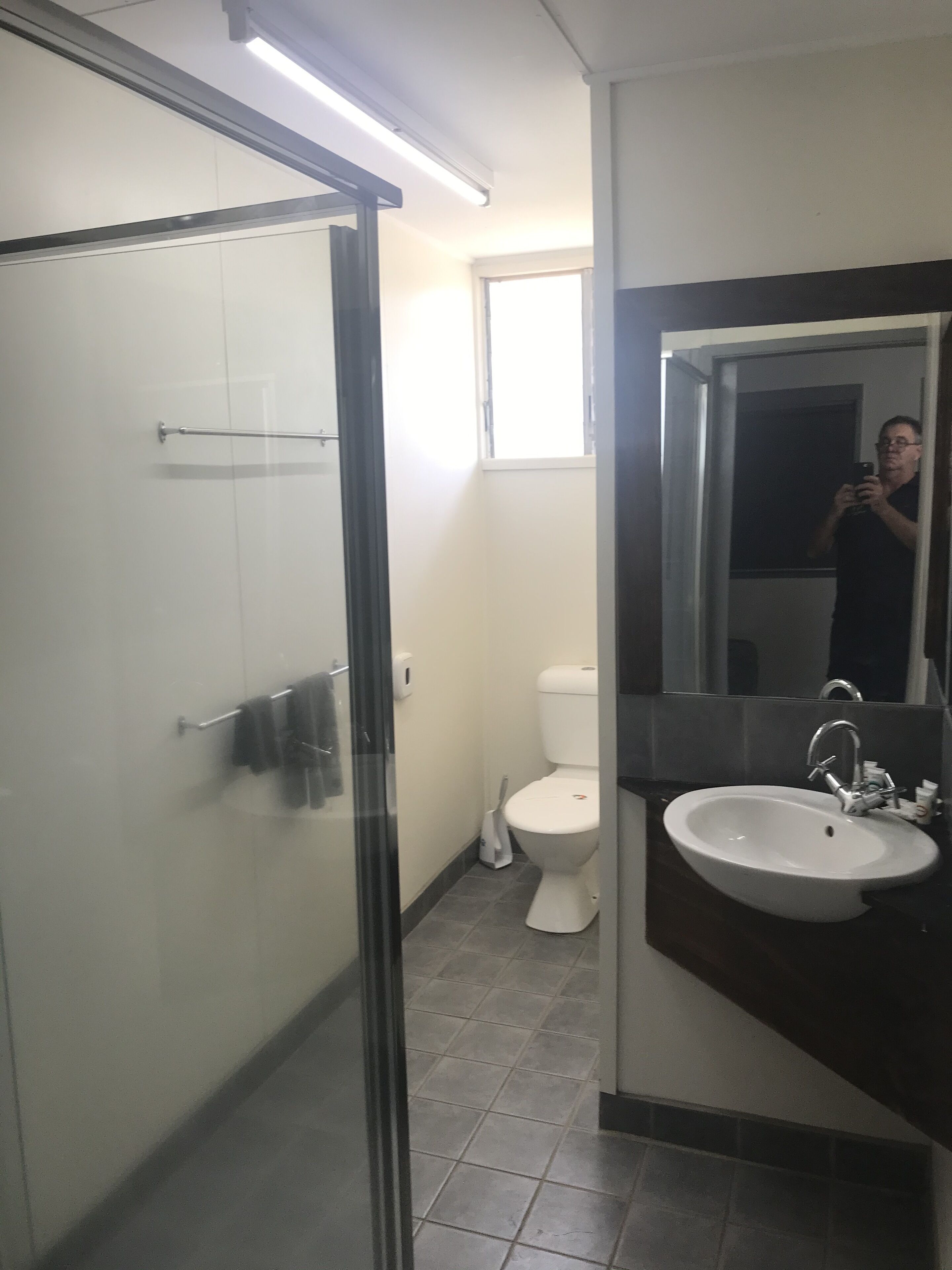 Standard-Doppelzimmer | Dusche im Bad