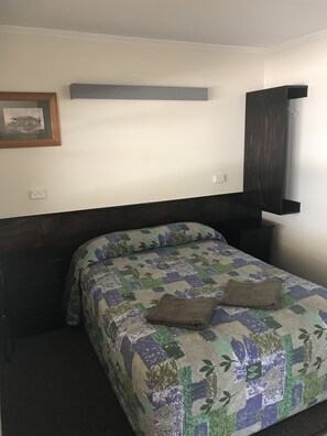 Standard Double Room | Bathroom amenities - Blackall Coolibah Motel (Blackall)