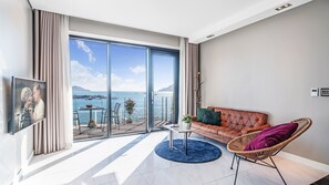 Phòng (A_102) | Trang trí khác biệt, trang bị nội thất với thiết kế riêng biệt 