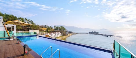 Außenpool (je nach Saison geöffnet)