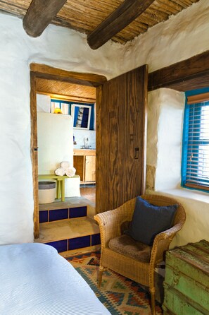1 bedroom, internet - The Chisos Suite - overlooking the Chisos Mountain range. (Terlingua)