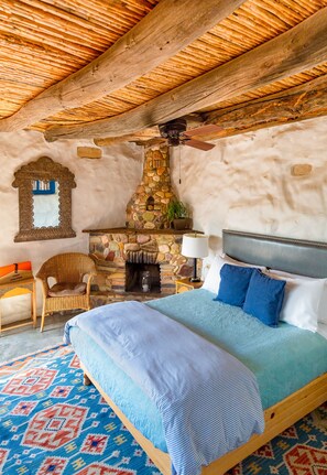 1 bedroom, internet - The Chisos Suite - overlooking the Chisos Mountain range. (Terlingua)