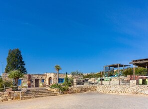 Exterior - The Chisos Suite - overlooking the Chisos Mountain range. (Terlingua)