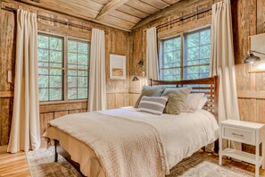 3 bedrooms, iron/ironing board, Internet, bed sheets