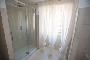 Bathroom - Ad 2015 Guesthouse (Rome)