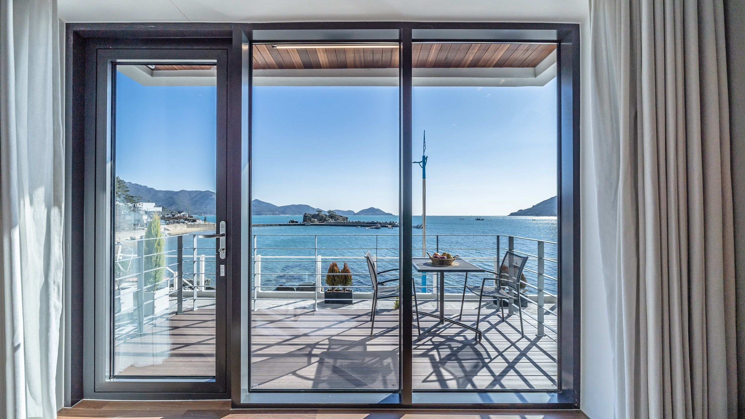 room (b_101) | terrace/patio