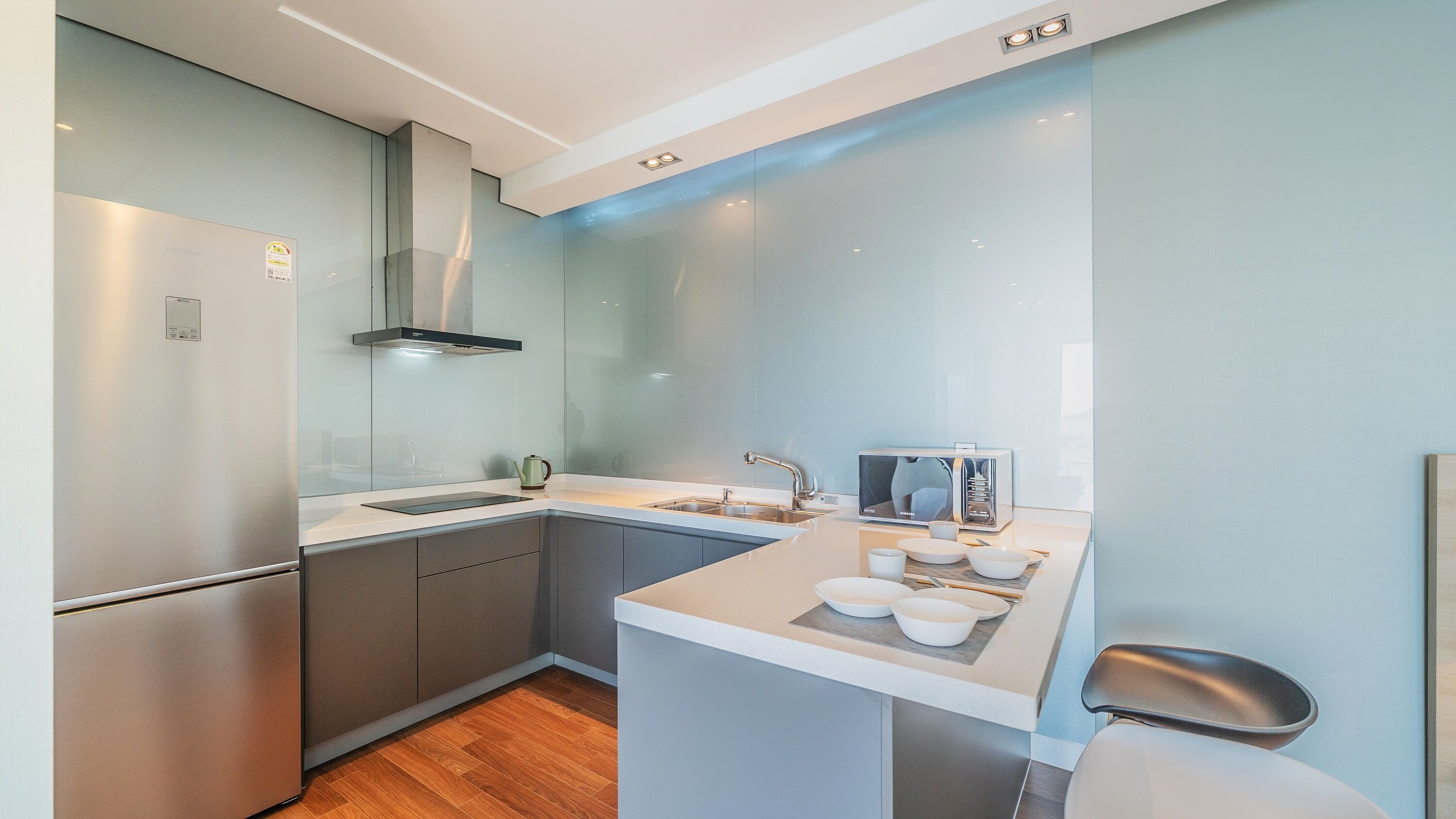 full-sized fridge, microwave, stovetop, electric kettle