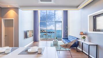 Room (C_202) | Living area | Smart TV, heated floors