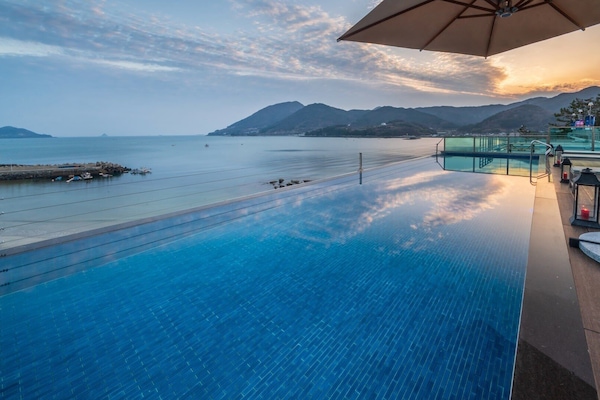 Piscina a l'aire lliure de temporada