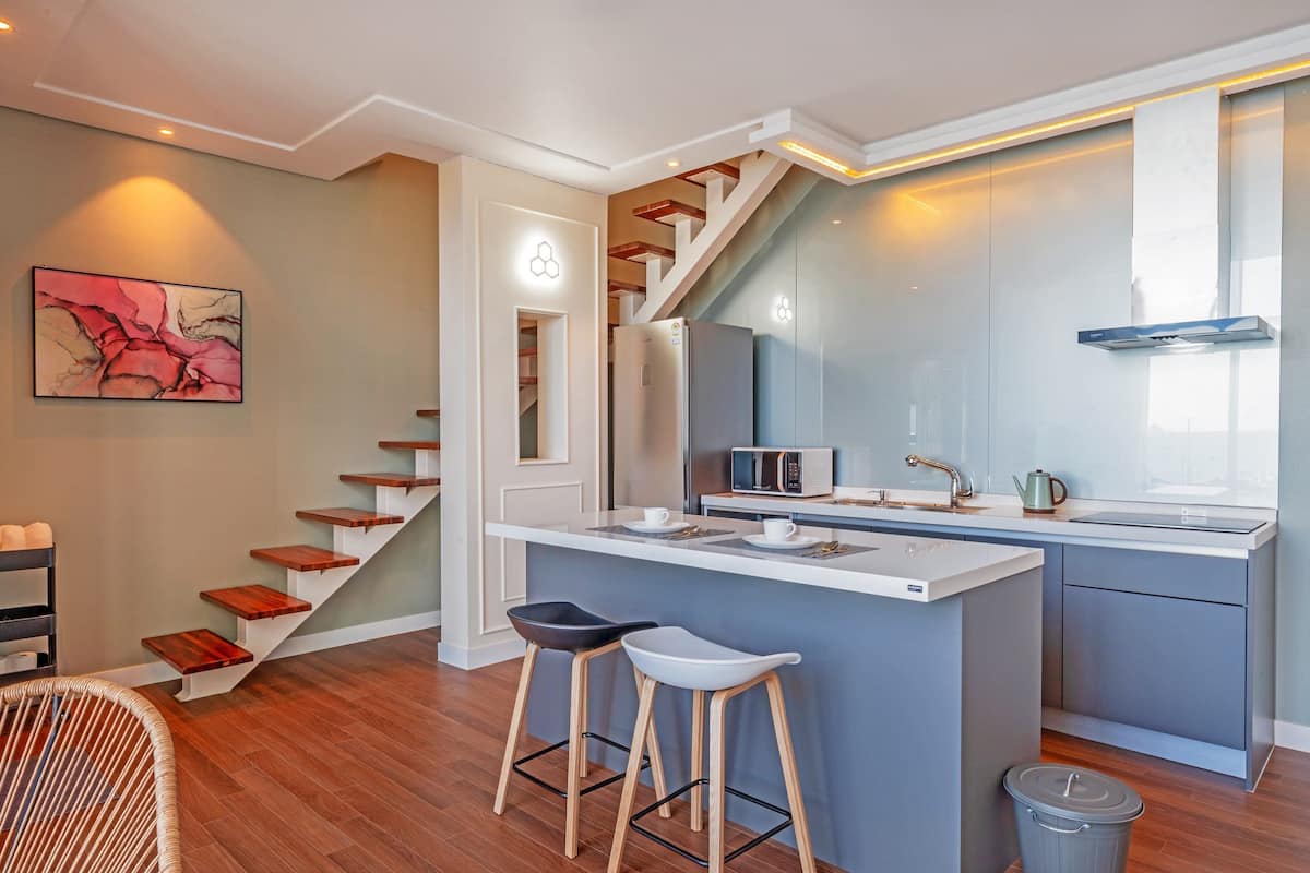 room (c_201) | private kitchenette | full-sized fridge, microwave, stovetop, electric kettle