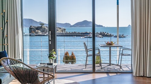 Namhae Lounge 32 Resort C