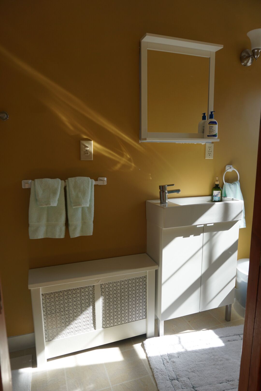Douche, articles de toilette gratuits, sèche-cheveux