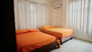 3 bedrooms, desk, free WiFi, wheelchair access