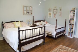 6 habitaciones, tabla de planchar con plancha, wifi y ropa de cama 