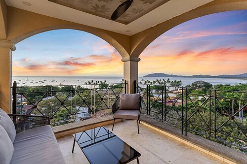 180 Degree Ocean view penthouse right in town