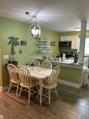 Dining - Home Away from Home Beach Getaway Condo (Madeira Beach)