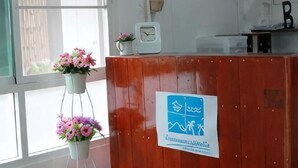 Lobby-lounge