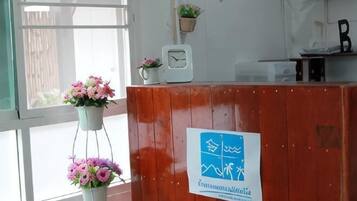 Lobby-lounge