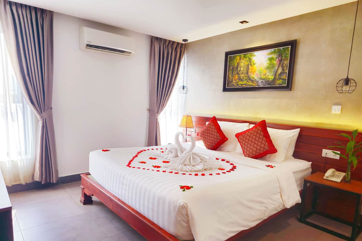Executive Suite | 1 bedroom, premium bedding, pillowtop beds, minibar