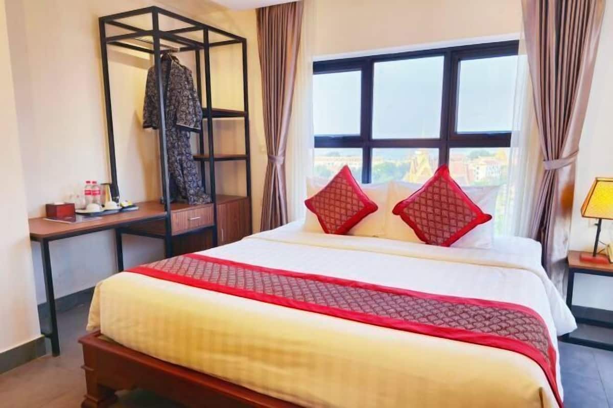 1 bedroom, premium bedding, pillow-top beds, minibar