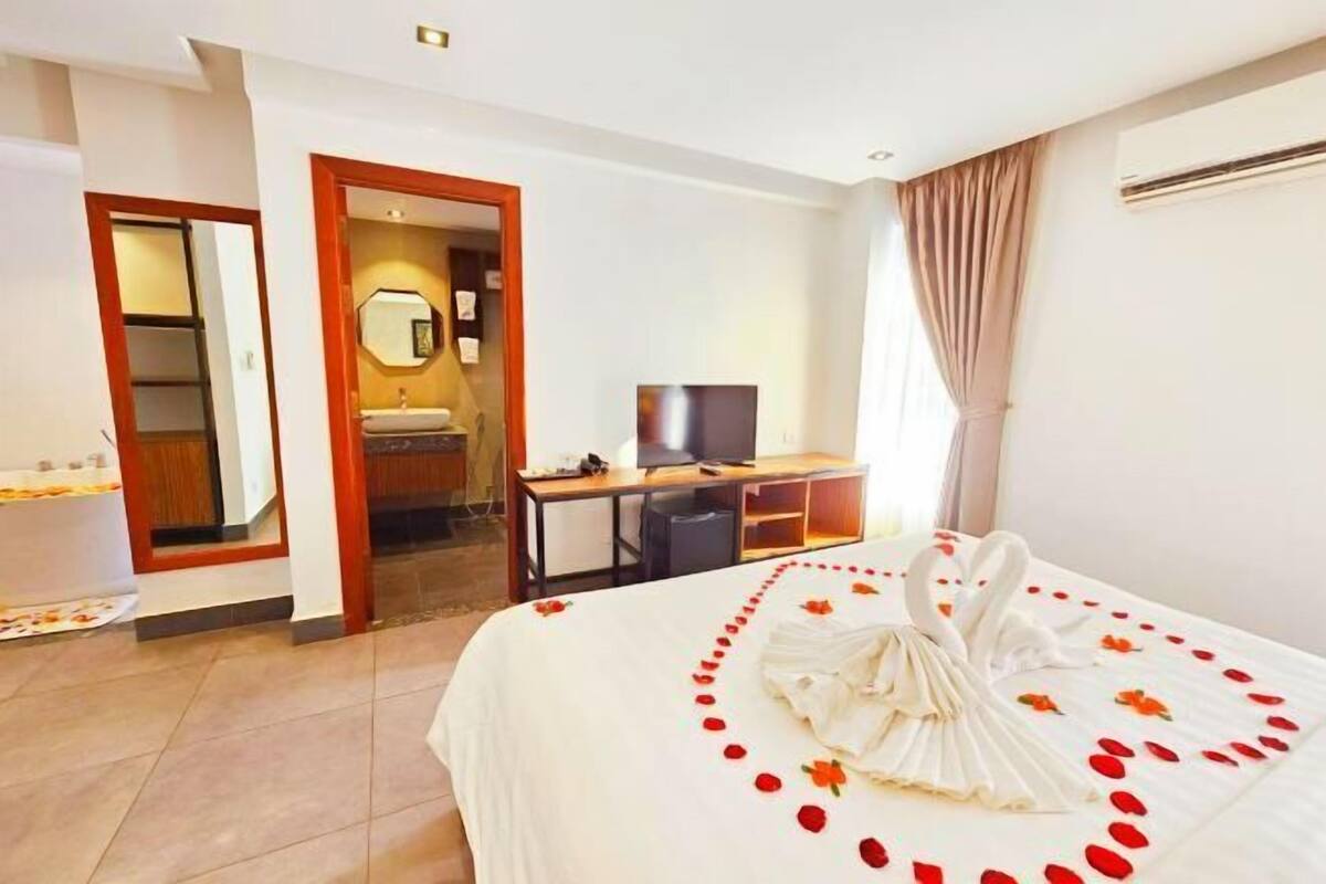 1 bedroom, premium bedding, pillow-top beds, minibar