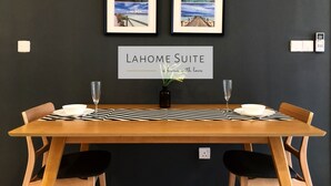 Phòng Suite dành cho gia đình | Khu vực ăn uống tại phòng