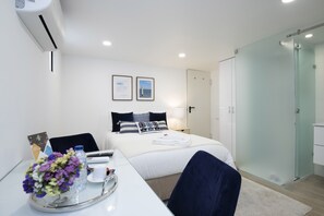 1 habitación, tabla de planchar con plancha, wifi gratis y ropa de cama 
