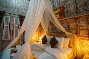 Desk, soundproofing, free WiFi - Unicorn Bungalow (Penida Island)