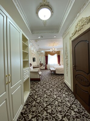 Deluxe Double Room | Free WiFi, bed sheets