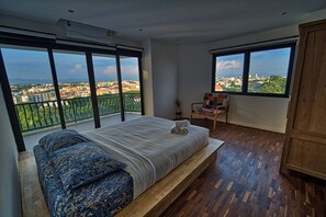 4 slaapkamers, een strijkplank/strijkijzer, wifi, beddengoed