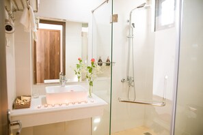 Honeymoon Room, City View | Bilik Mandi | Pancuran mandi, kelengkapan dandanan diri percuma, pengering rambut 