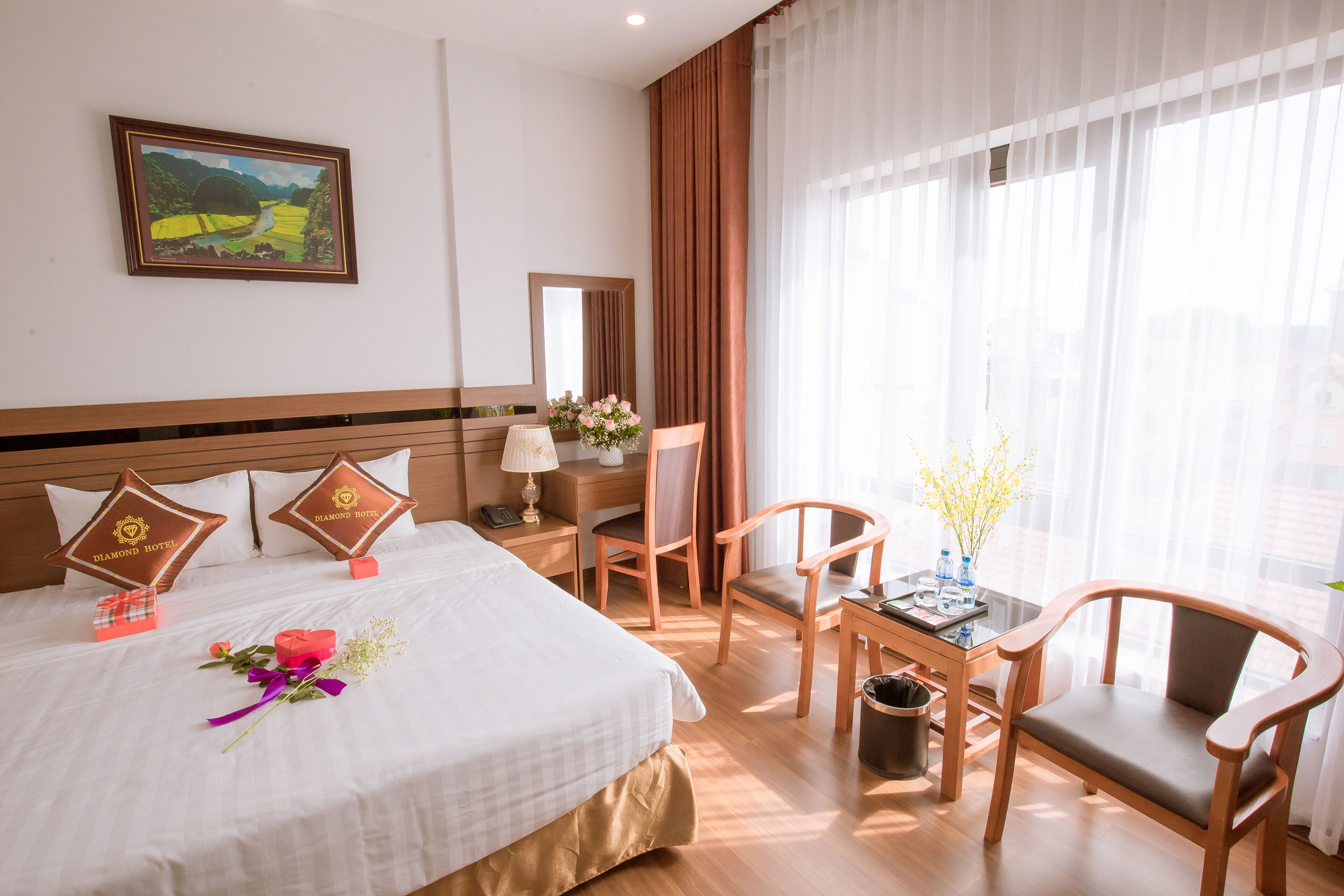 Honeymoon Room, City View | Minibar, in-room safe, desk, blackout drapes
